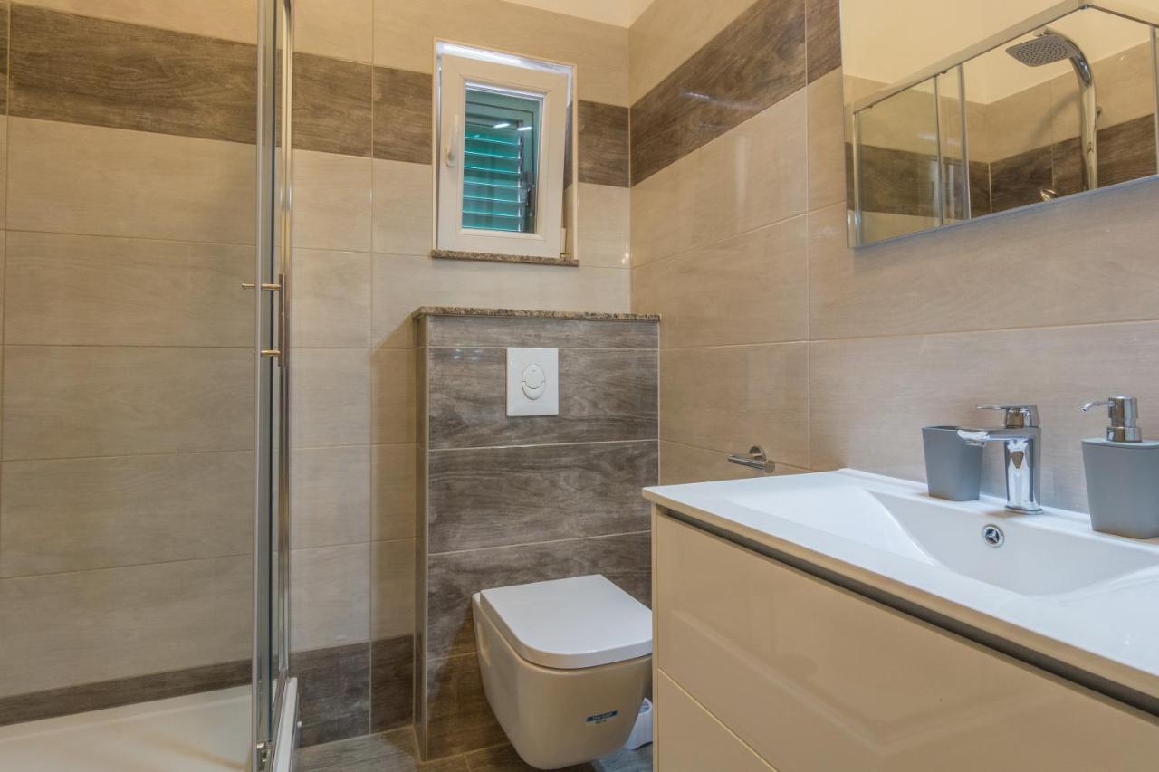Apartments By The Sea Simuni, Pag - 18386 Колан Екстериор снимка